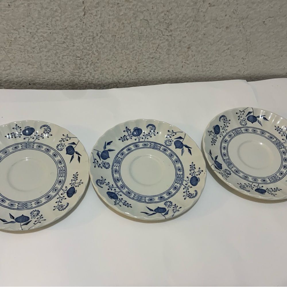 VTG J&G Meakin Blue Nordic Onion Scalloped Edge Round saucers set of 3 G7